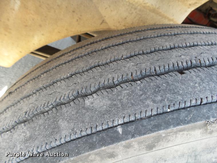 image for item DB7352 2007 International 9400i semi truck