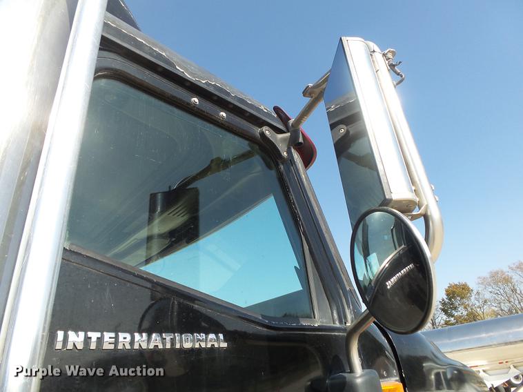 image for item DB7352 2007 International 9400i semi truck