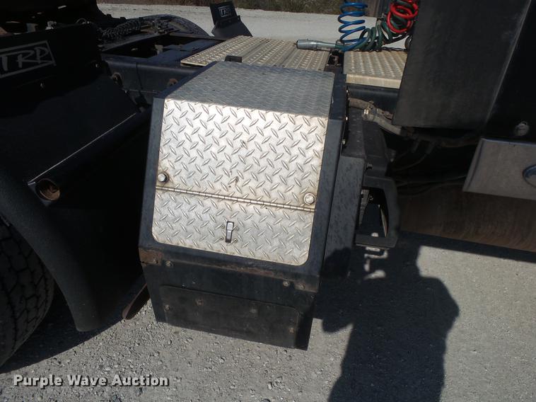 image for item DB7352 2007 International 9400i semi truck