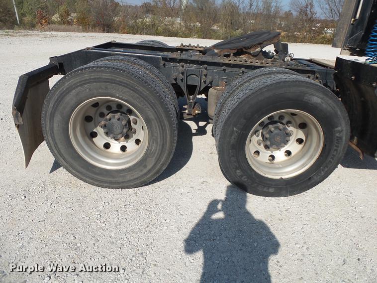 image for item DB7352 2007 International 9400i semi truck