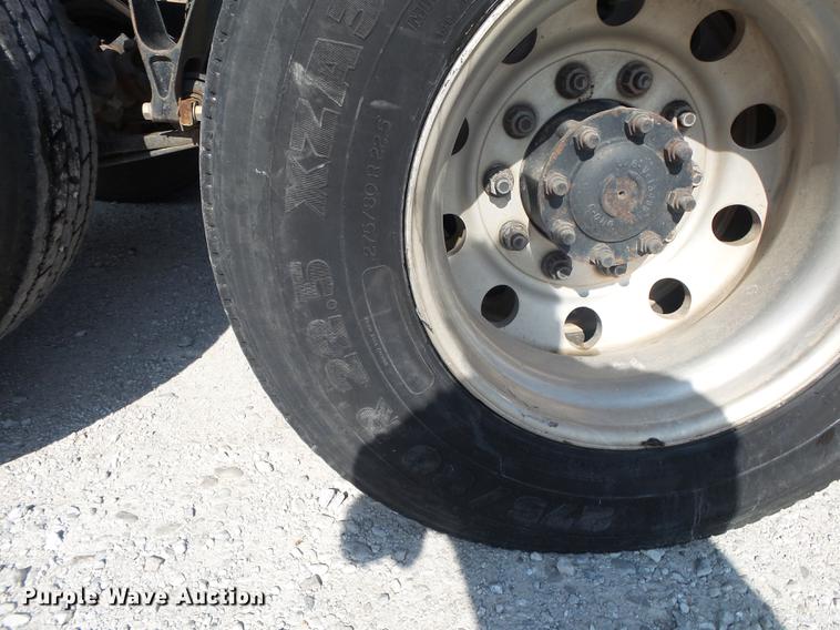 image for item DB7352 2007 International 9400i semi truck