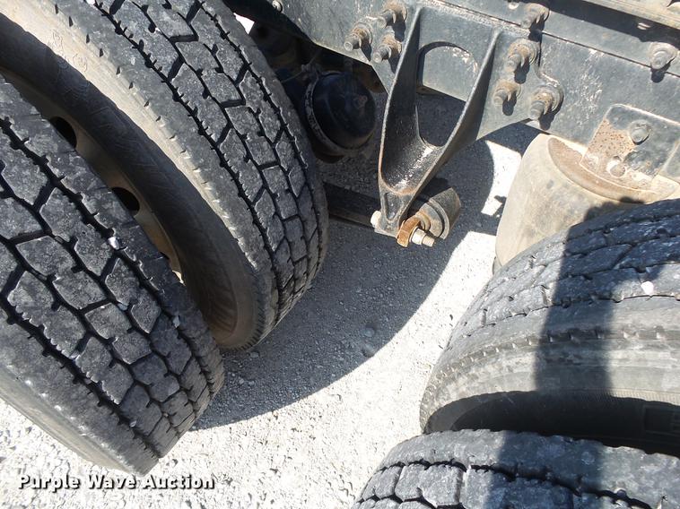 image for item DB7352 2007 International 9400i semi truck