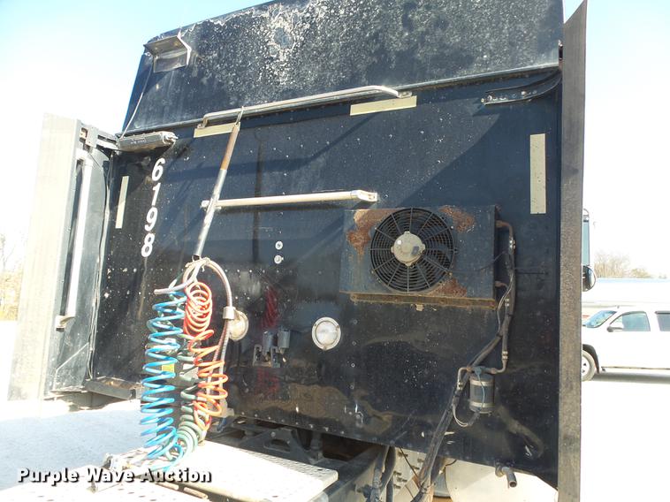 image for item DB7352 2007 International 9400i semi truck