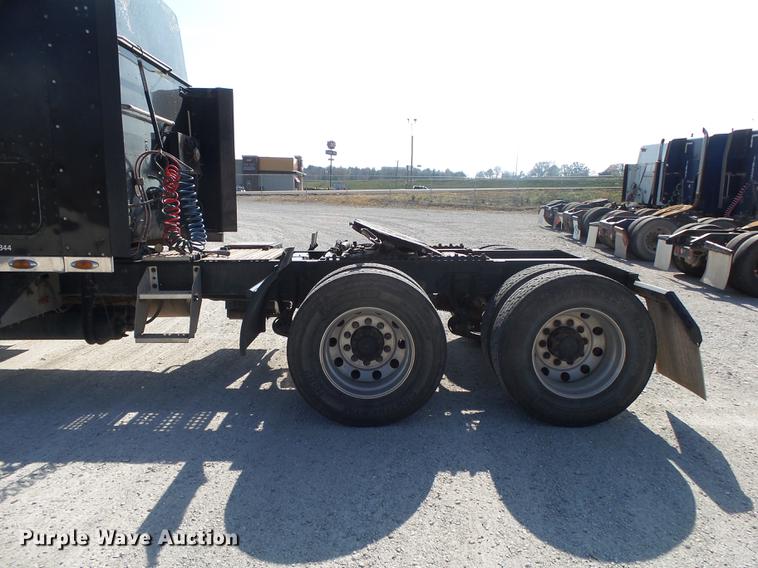 image for item DB7352 2007 International 9400i semi truck