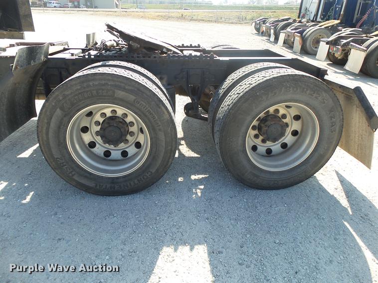 image for item DB7352 2007 International 9400i semi truck