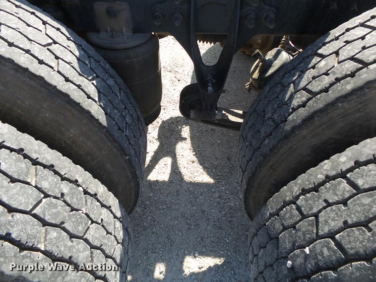 image for item DB7352 2007 International 9400i semi truck