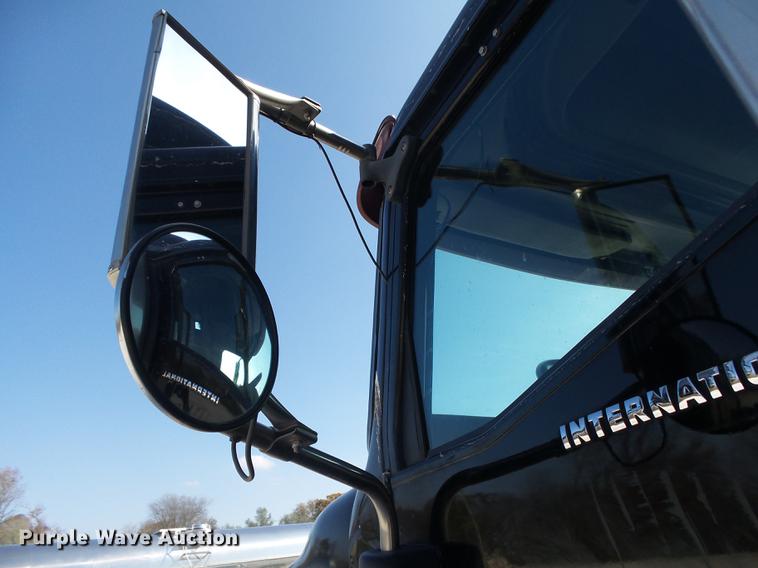 image for item DB7352 2007 International 9400i semi truck