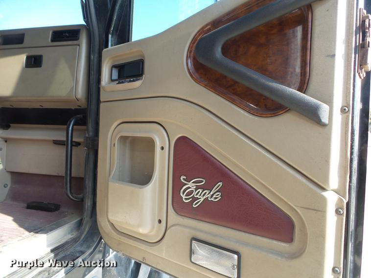 image for item DB7352 2007 International 9400i semi truck