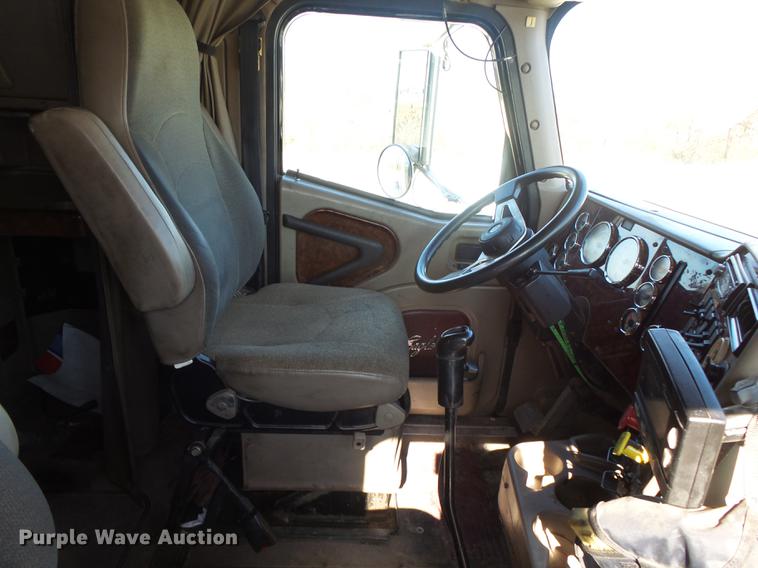 image for item DB7352 2007 International 9400i semi truck