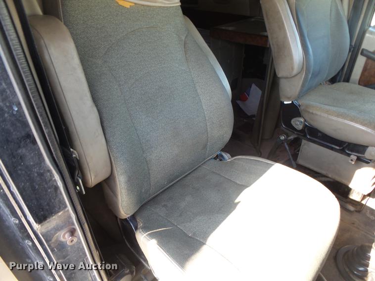 image for item DB7352 2007 International 9400i semi truck