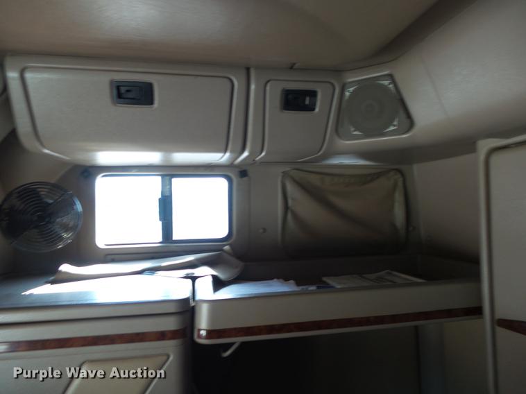 image for item DB7352 2007 International 9400i semi truck