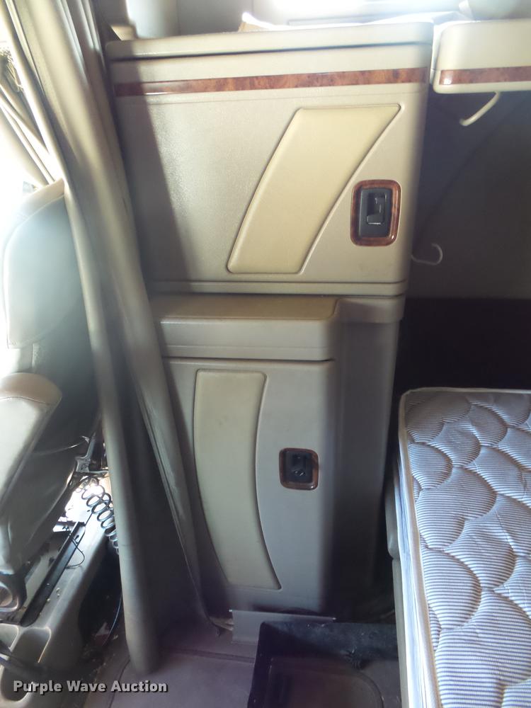 image for item DB7352 2007 International 9400i semi truck