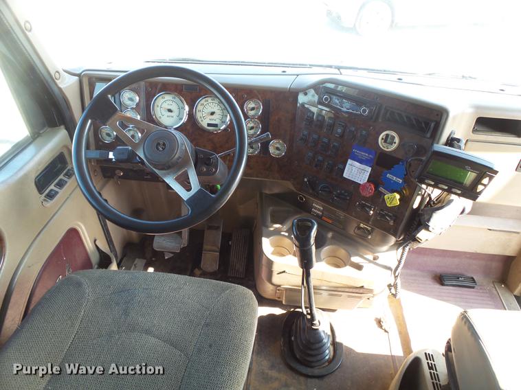 image for item DB7352 2007 International 9400i semi truck