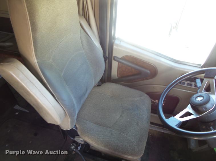 image for item DB7352 2007 International 9400i semi truck