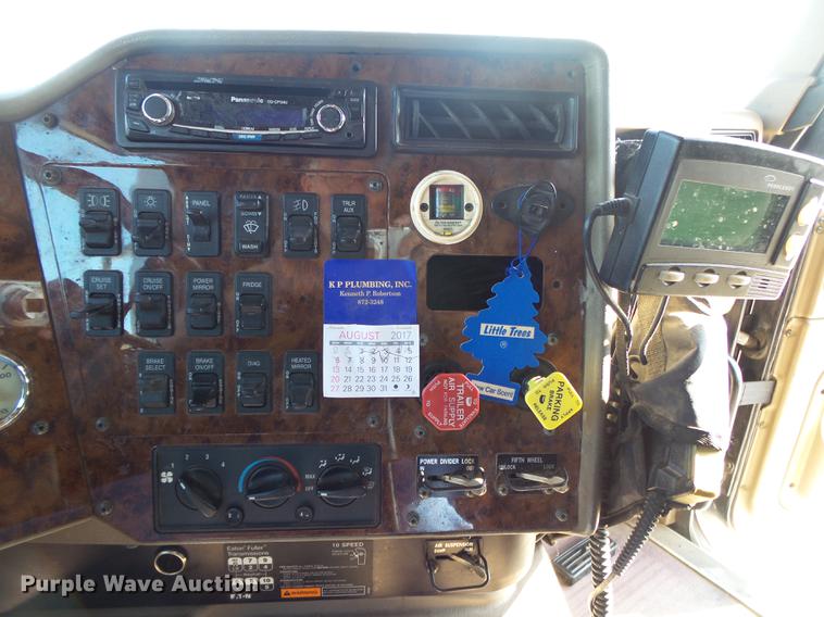 image for item DB7352 2007 International 9400i semi truck