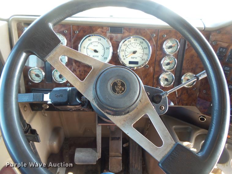 image for item DB7352 2007 International 9400i semi truck