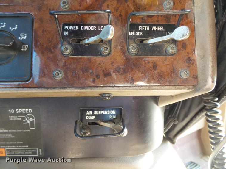 image for item DB7352 2007 International 9400i semi truck