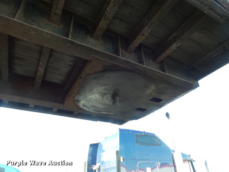 image for item DB8009 2002 Transcraft TL-2000-W2 flatbed trailer