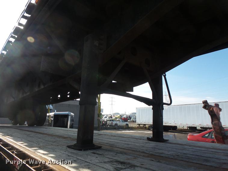 image for item DB8009 2002 Transcraft TL-2000-W2 flatbed trailer