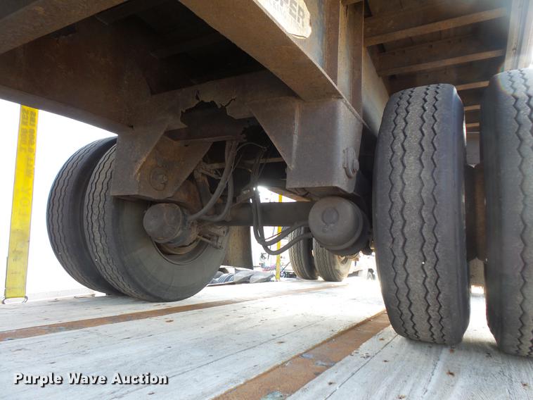 image for item DB8009 2002 Transcraft TL-2000-W2 flatbed trailer