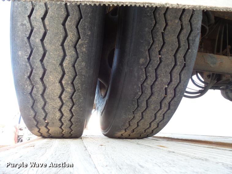 image for item DB8009 2002 Transcraft TL-2000-W2 flatbed trailer