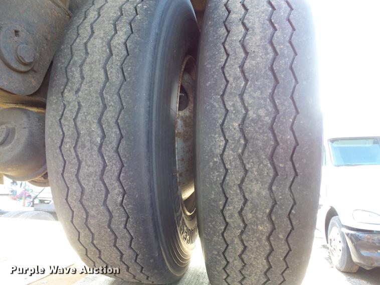 image for item DB8009 2002 Transcraft TL-2000-W2 flatbed trailer