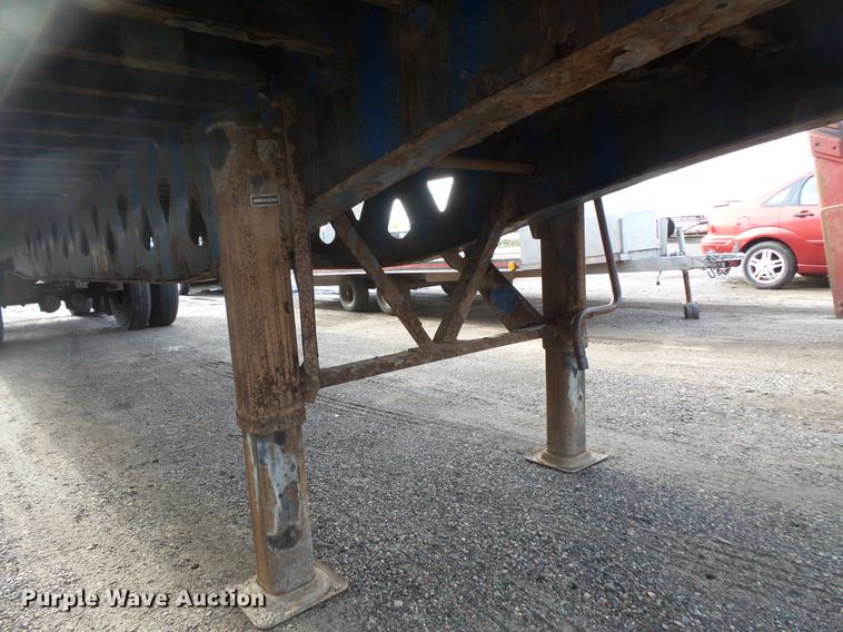 image for item DB8010 2006 Manac 10245A00 flatbed trailer