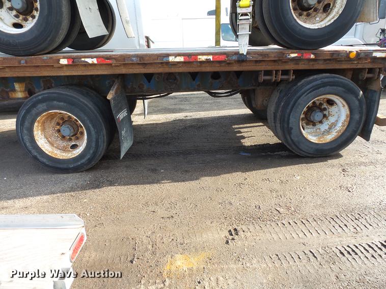 image for item DB8010 2006 Manac 10245A00 flatbed trailer