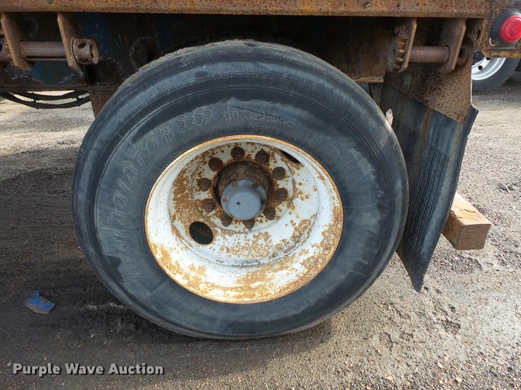 image for item DB8010 2006 Manac 10245A00 flatbed trailer