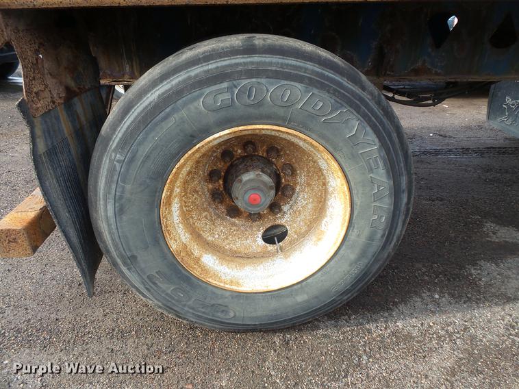 image for item DB8010 2006 Manac 10245A00 flatbed trailer