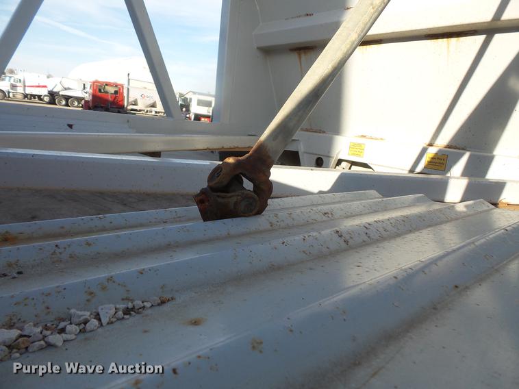 image for item DB8075 2007 R-way bottom dump trailer