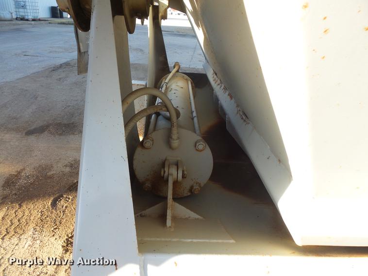 image for item DB8075 2007 R-way bottom dump trailer