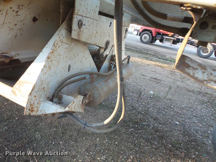 image for item DB8076 1999 bottom dump trailer