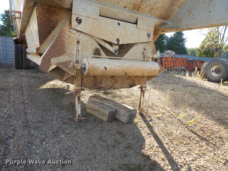 image for item DB8078 1999 Corn Belt bottom dump trailer