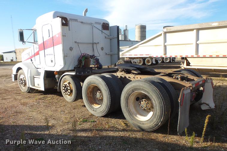 image for item DB8081 2000 Peterbilt 377 semi truck