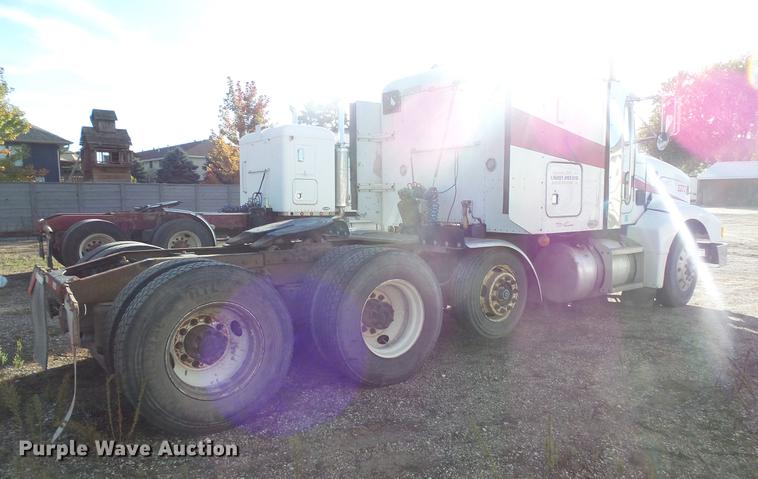 image for item DB8081 2000 Peterbilt 377 semi truck