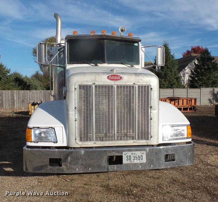image for item DB8081 2000 Peterbilt 377 semi truck