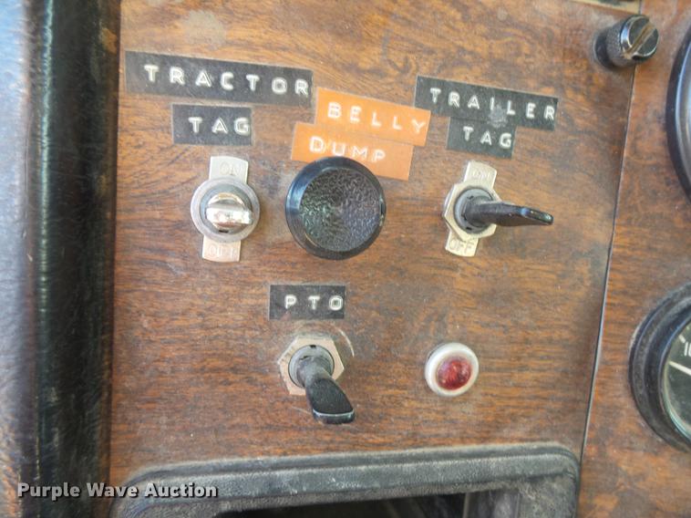 image for item DB8081 2000 Peterbilt 377 semi truck