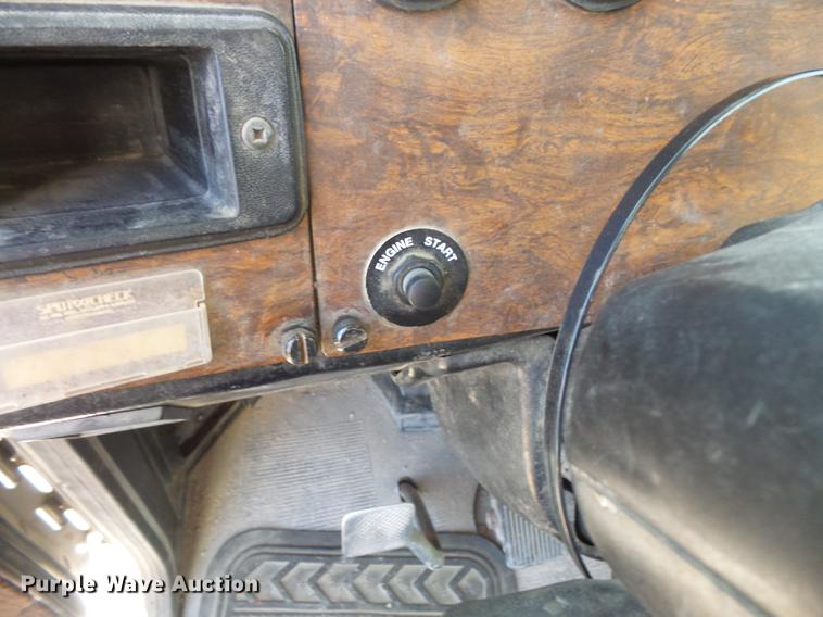 image for item DB8081 2000 Peterbilt 377 semi truck