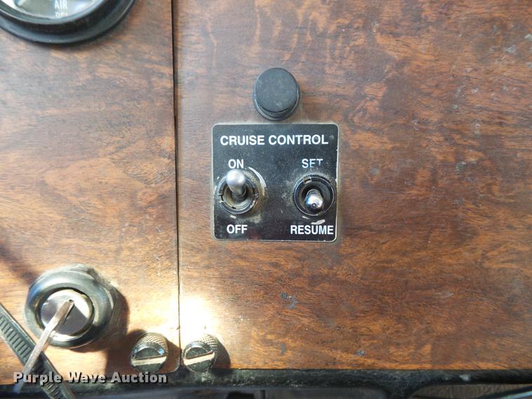 image for item DB8081 2000 Peterbilt 377 semi truck