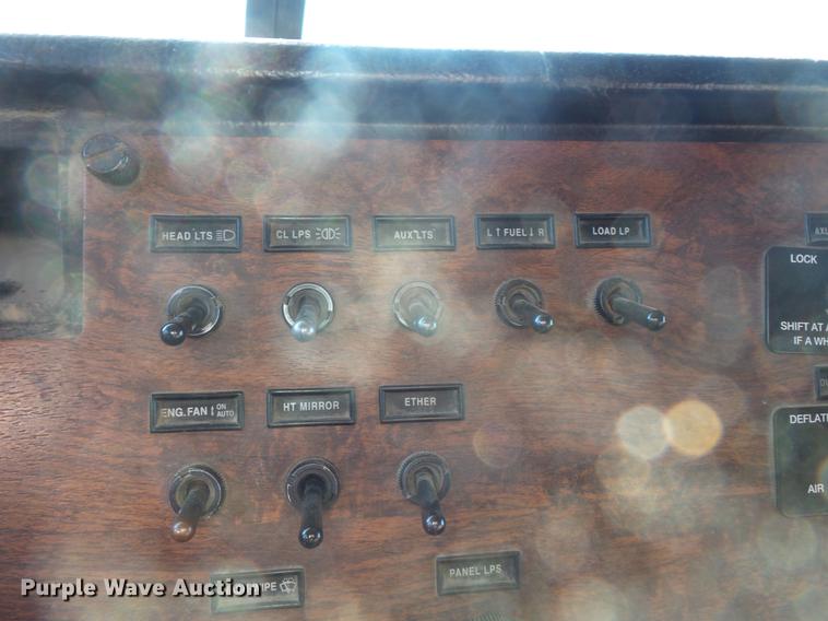 image for item DB8081 2000 Peterbilt 377 semi truck