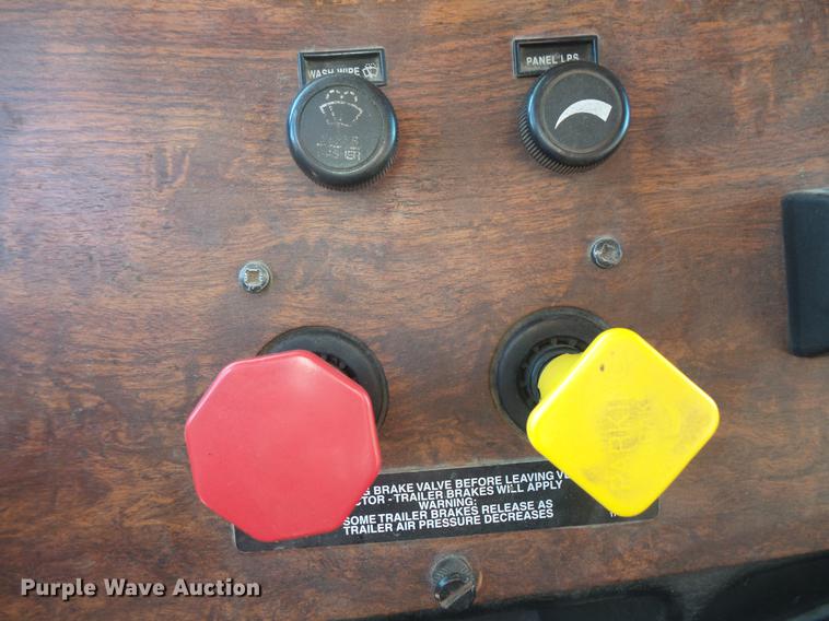 image for item DB8081 2000 Peterbilt 377 semi truck