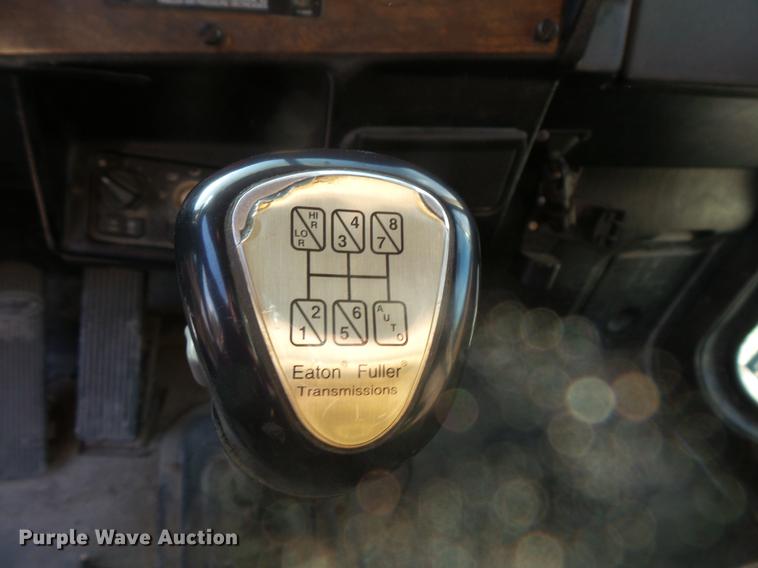 image for item DB8081 2000 Peterbilt 377 semi truck