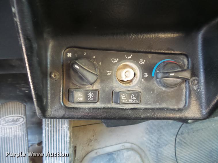 image for item DB8081 2000 Peterbilt 377 semi truck