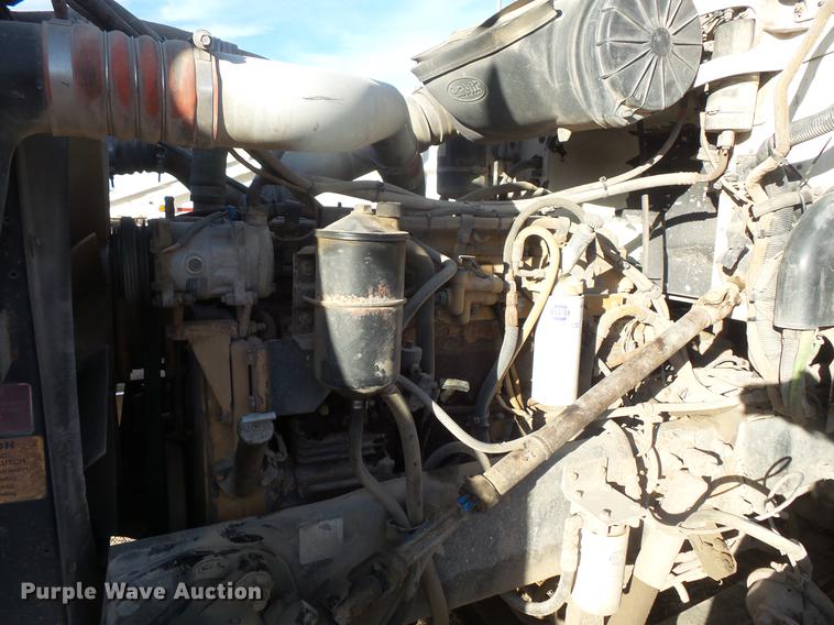 image for item DB8081 2000 Peterbilt 377 semi truck