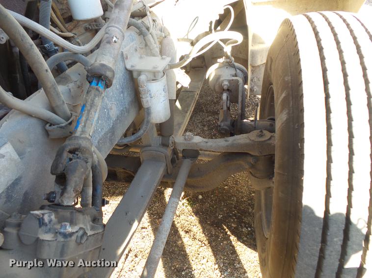 image for item DB8081 2000 Peterbilt 377 semi truck