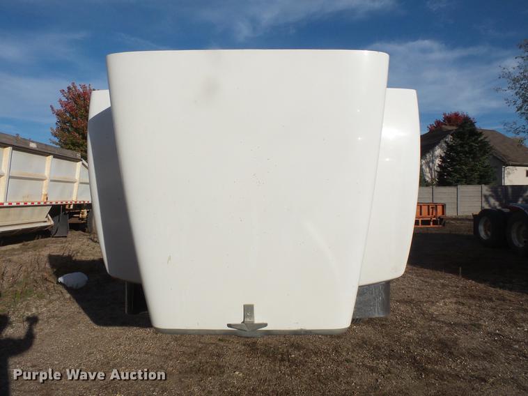 image for item DB8081 2000 Peterbilt 377 semi truck