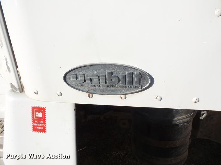 image for item DB8081 2000 Peterbilt 377 semi truck