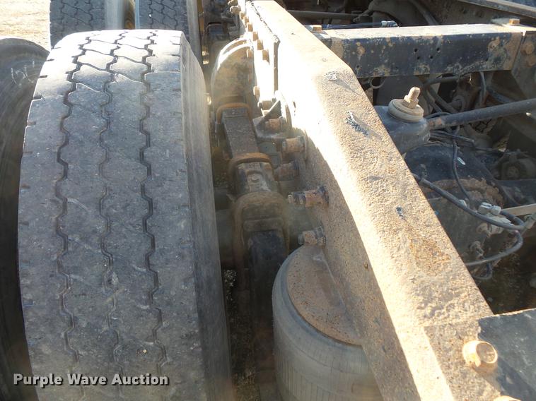 image for item DB8081 2000 Peterbilt 377 semi truck