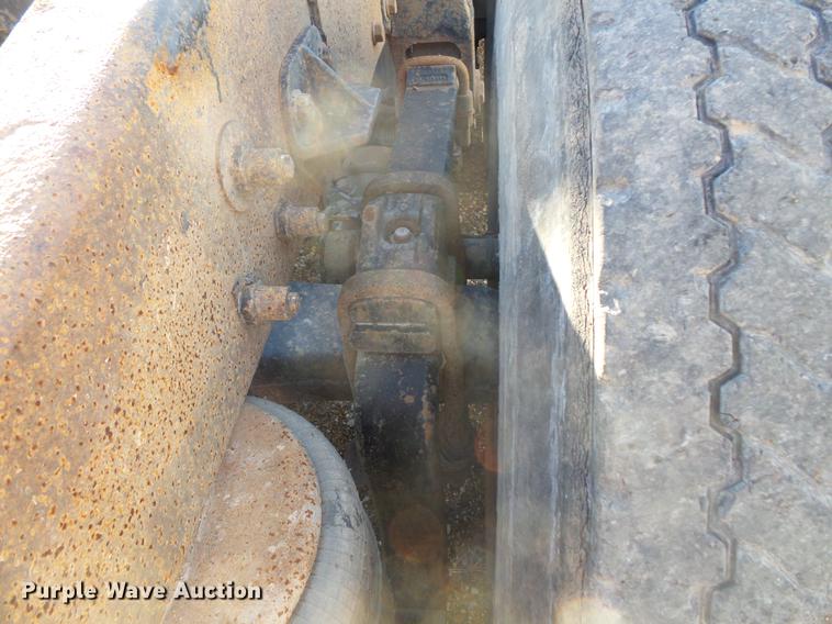 image for item DB8081 2000 Peterbilt 377 semi truck